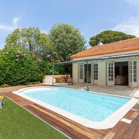 Les Lauriers Family House In The Center Of Les Pins